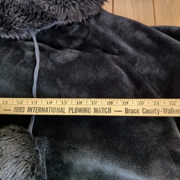 La Vie en Rose  Black Plush Hooded Cape with Pom Poms - Picture 12 of 13